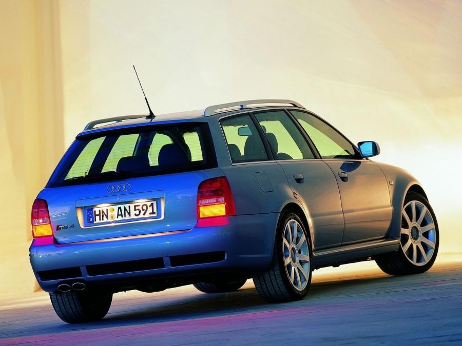  Audi RS4 Avant 2000 года  (фото 29 из 31)